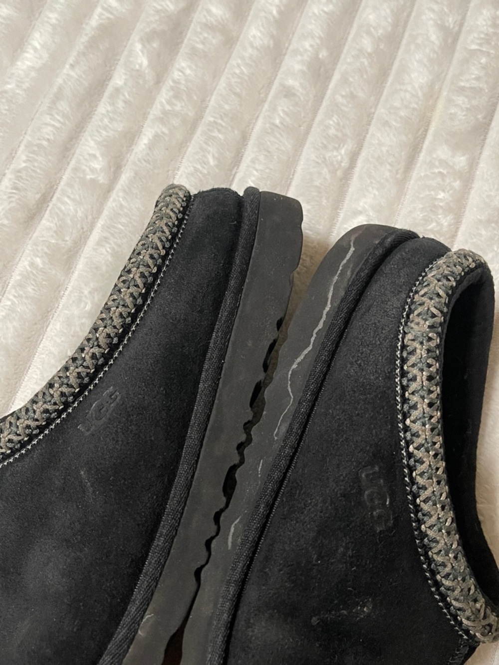 UGG Tasman Slipper II | Size 6 Kids - Picture 4 of 10